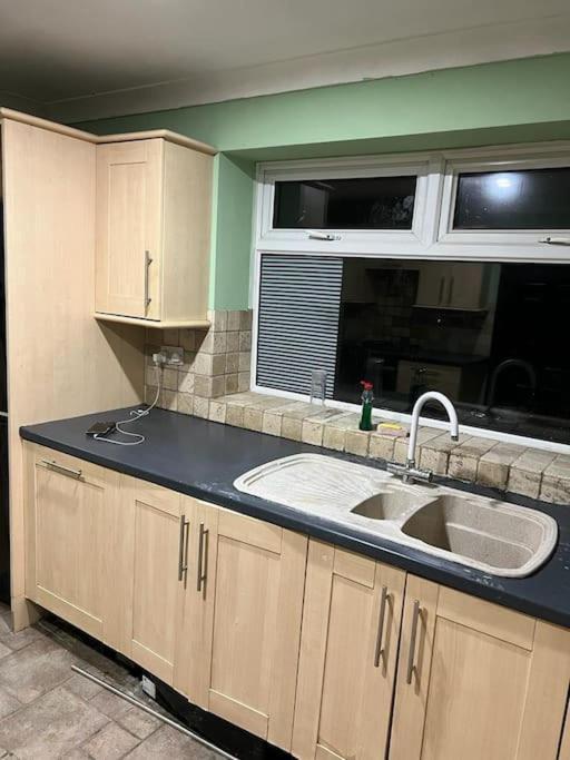 Cheerful 3 Bed House With Free Parking. Villa Nottingham Exterior foto